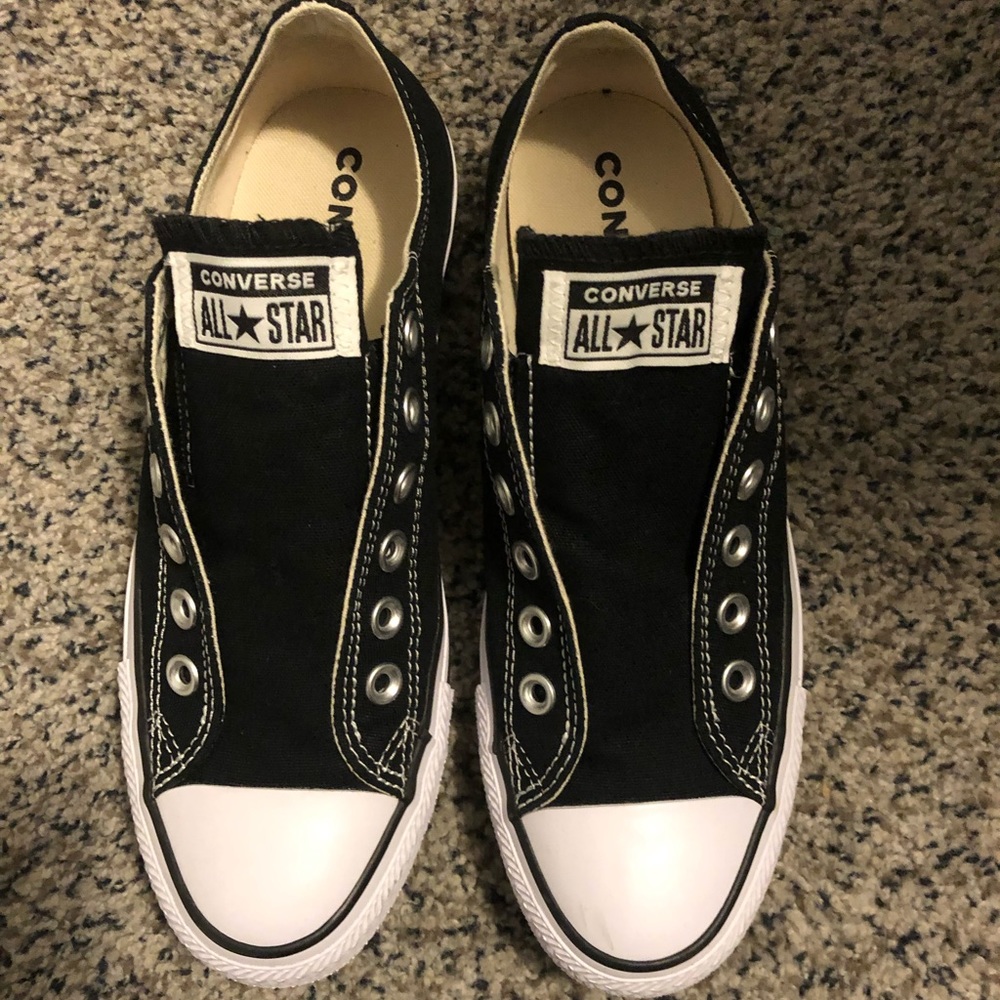 New Converse  women’s size 7.5.